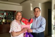 校领导重阳节走访慰问离退休教职工