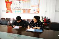 汽车工程学院三对师徒成功结对