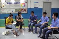 工人日报记者采访我校