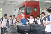 我校迎来柳州市第九中学师生入校体验职教风采