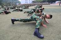 我校举行2018级新生军训汇报大会