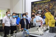 “太好了！凭手艺找到工作对农村家庭来说相当于挖掉了穷根！”——全国人大常委会委员李康对我校60%的毕业生留在柳州工作表示赞赏