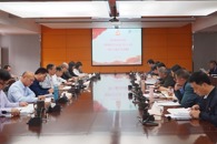 学校党委理论学习中心组（扩大）学习党的十九届五中全会精神