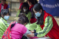 学雷锋 显匠心！柳职学子进社区开展志愿服务