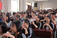 我校创新招生宣传模式，高考心理辅导走进中学校园