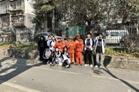 贸易与旅游管理学院开展“关爱环卫工人”学雷锋活动