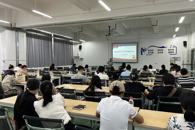 贸易与旅游管理学院召开全体教职工集中会议