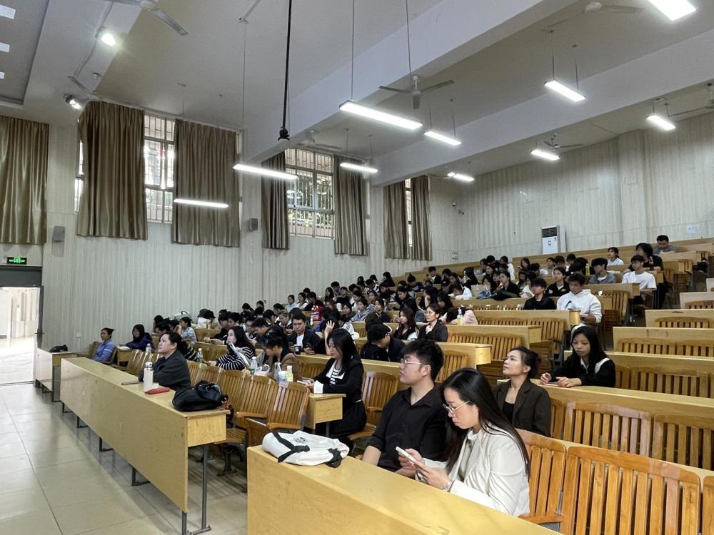 /Users/xintiandai/Desktop/2025下学期（新）/微信图片_20251031102906_2340_63.jpg微信图片_20251031102906_2340_63