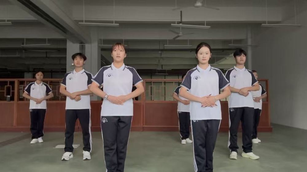 25旅游管理2班礼仪比赛作品（照片）2