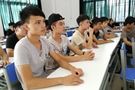 贸易与旅游管理学院毕业生返校给2017级新生“上一课”