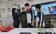 贸易与旅游管理学院赴柳州市第九中学开展“柳职葡萄酒文化体验课”活动