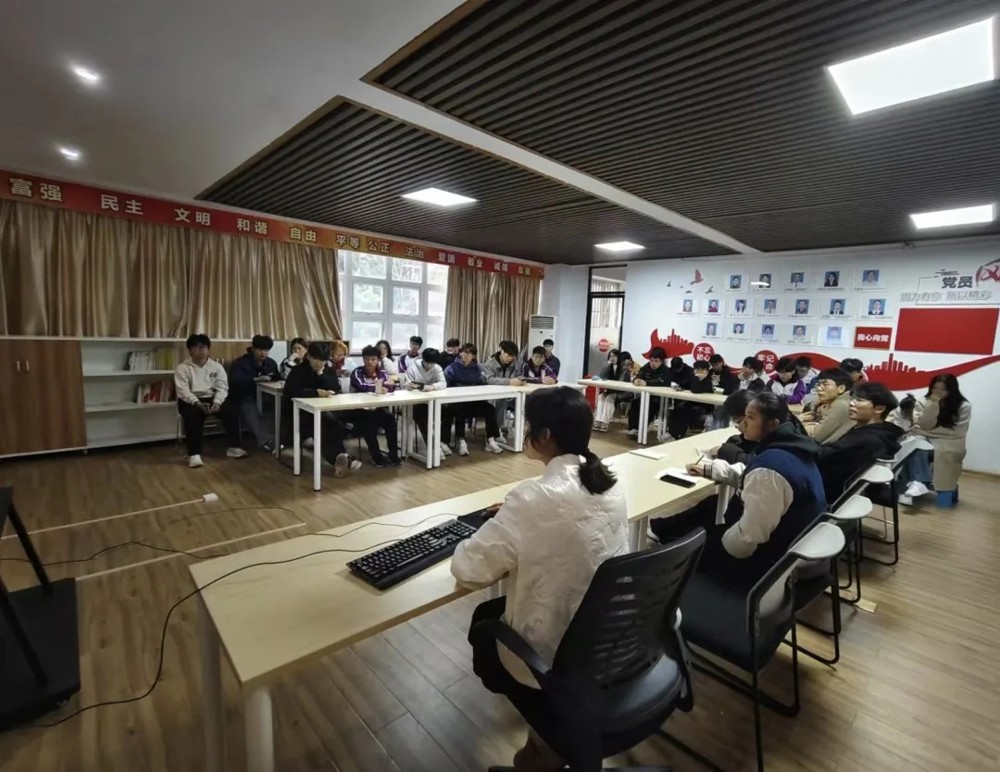 8299c1b55e83444da99a763d9a6406b7-sz_449568