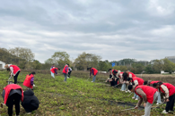 汽车工程学院青年志愿者服务分队开展“绿美校园”志愿服务活动