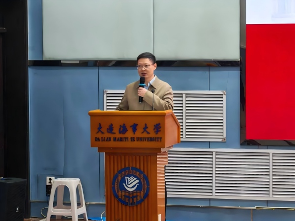 图5 朱恩洲科长团队在大连海事大学宣讲现场