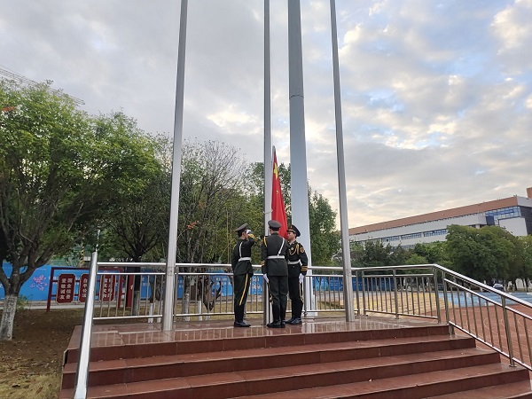 国旗护卫队正准备升旗