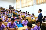 上汽通用五菱汽车股份有限公司新能源E100到汽车工程学院召开专场宣讲会