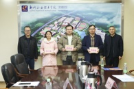 柳州市人社局到我校慰问高层次人才