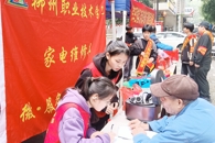 我校与龙擎苑社区开展党建共建暨党员志愿服务活动