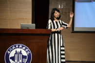 校领导在全国职业院?！按葱路⒄? 智慧教育“研讨会上分享我校信息化教学经验