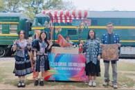 艺术学院师生携非遗植物染作品亮相柳州工业博物馆奇妙夜文创市集