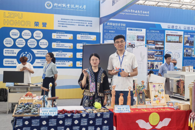 艺术学院师生携非遗植物染作品亮相广西职教周获好评