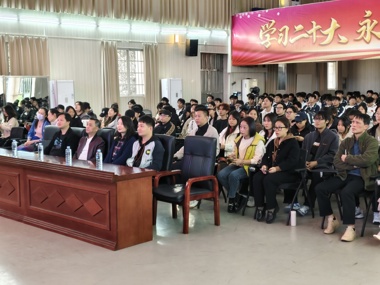 艺术学院完成柳州市第九中学师生参观交流活动