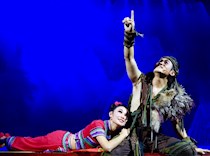 艺术设计学院师生观摩新版大型民族音乐剧《白莲》