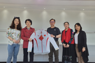 昔日学子以母校为荣，今朝母校以校友为傲——84级校友向母校捐赠冬奥会领奖服装