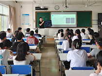 艺术学院开展苗族蜡染、扎染新生入学教育